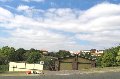 Photo of property in 102 John Downs Drive, Browns Bay, Auckland, 0630