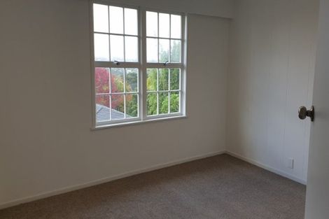 Photo of property in 14 Easton Park Parade, Glenfield, Auckland, 0629