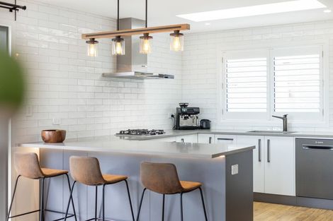 Photo of property in 74 Kotare Street, Waikanae, 5036