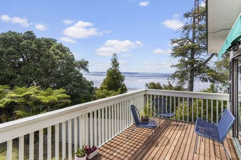 Photo of property in 21a Cleve Road, Green Bay, Auckland, 0604