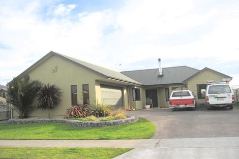 Photo of property in 17 Cranbrook Place, Rototuna North, Hamilton, 3210