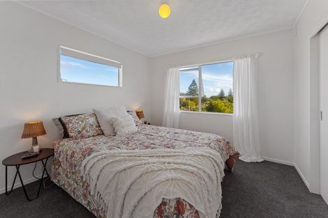 Photo of property in 5 Freyberg Crescent, Waikanae Beach, Waikanae, 5036