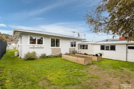 Photo of property in 14 Prestige Place, Maoribank, Upper Hutt, 5018