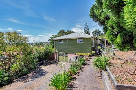 Photo of property in 102 Sunnyside Road, Sunnyvale, Auckland, 0612