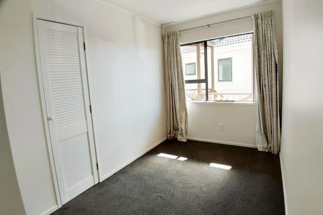 Photo of property in 2/1 Landsdale Place, Massey, Auckland, 0614