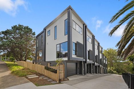 Photo of property in 1/33 Elizabeth Drive, West Harbour, Auckland, 0618