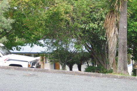 Photo of property in 16 Highland Avenue, Titirangi, Auckland, 0604