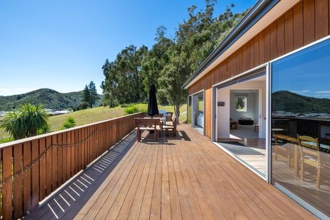 Photo of property in 11 Bell Bird Rise, Picton, 7220