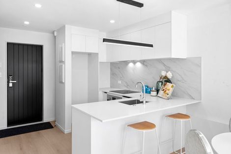 Photo of property in 6/11 Stottholm Road, Titirangi, Auckland, 0604