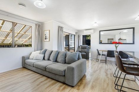 Photo of property in 46 Lavelle Road, Henderson, Auckland, 0612