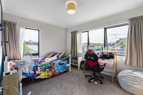 Photo of property in 6 Winstone Place, Highlands Park, New Plymouth, 4312