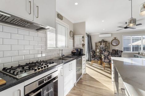 Photo of property in 39 Seagrass Place, Otaki Beach, Otaki, 5512