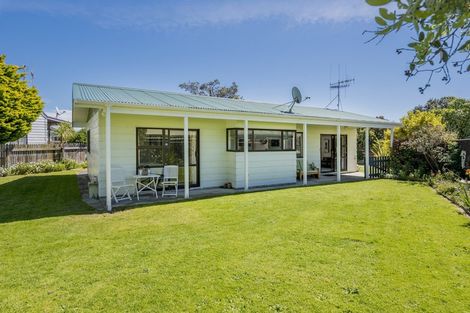 Photo of property in 30 Simcox Street, Otaki Beach, Otaki, 5512