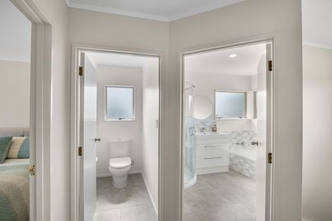 Photo of property in 46 Unsworth Drive, Unsworth Heights, Auckland, 0632