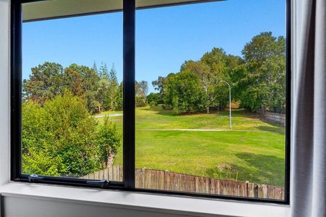 Photo of property in 2/13 Heather Place, Sunnynook, Auckland, 0620