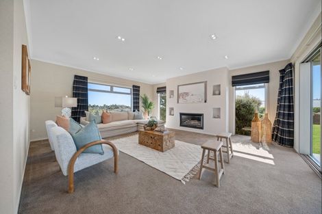 Photo of property in 5b Tupuhi Place, Highlands Park, New Plymouth, 4312