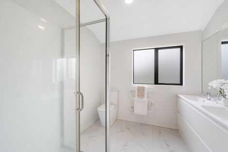 Photo of property in 32 Ambleside Drive, Northpark, Auckland, 2013