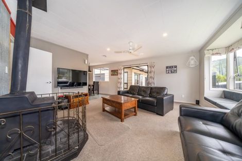 Photo of property in 10 Garnet Grove, Birchville, Upper Hutt, 5018