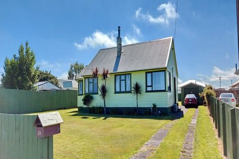 Photo of property in 24 Railway Street, Eltham, 4322