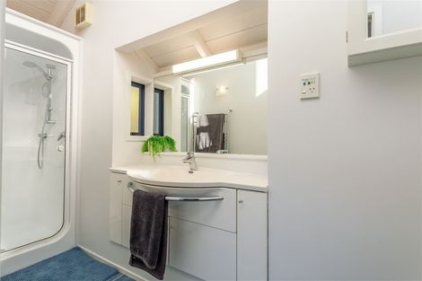 Photo of property in 1 Radiata Lane, Chatswood, Auckland, 0626