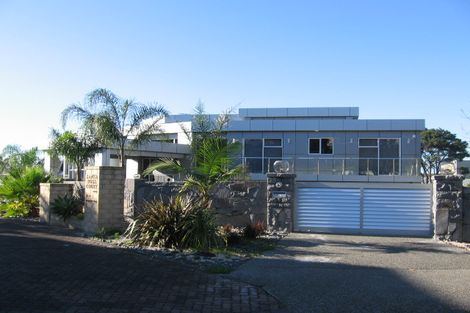 Photo of property in 38 Marguerita Place, West Harbour, Auckland, 0618