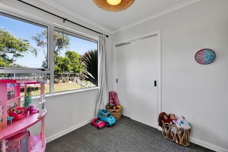Photo of property in 15 Bone Crescent, Hawera, 4610