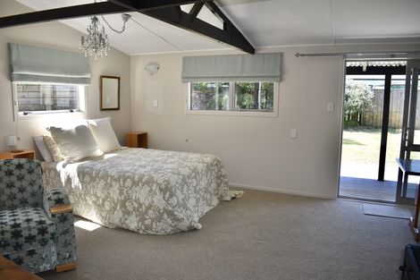 Photo of property in 34 Sarah Street, Waikawa Beach, Manakau, 5573