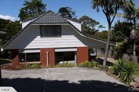 Photo of property in 25 Holyoake Place, Chatswood, Auckland, 0626