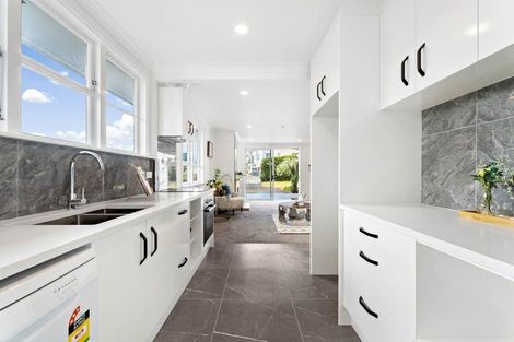 Photo of property in 49 Price Crescent, Mount Wellington, Auckland, 1060