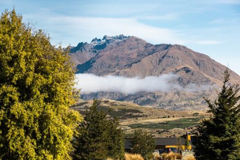 Photo of property in 2 Appin Court, Jacks Point, Queenstown, 9371