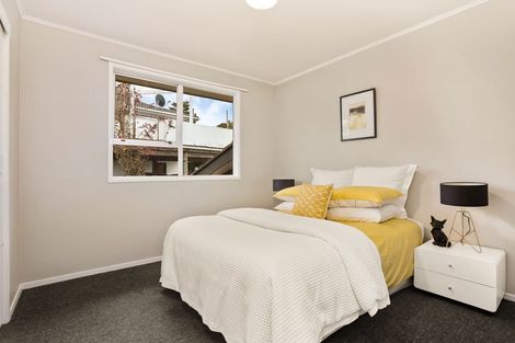 Photo of property in 20 Trias Road, Totara Vale, Auckland, 0629