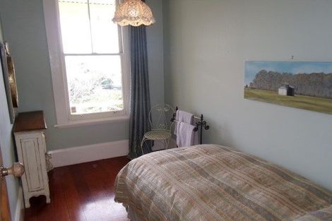 Photo of property in 16 Sealy Road, Bluff Hill, Napier, 4110