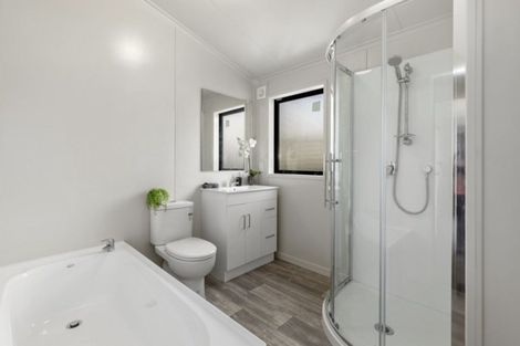 Photo of property in 102a Randwick Road, Moera, Lower Hutt, 5010