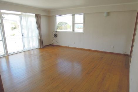 Photo of property in 3/2 Scarboro Terrace, Murrays Bay, Auckland, 0630