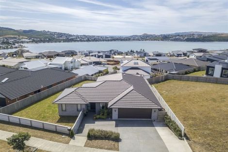 Photo of property in 82 Queen Charlotte Drive, Aotea, Porirua, 5024
