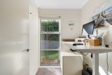 Photo of property in 37 Highgrove, Saint Clair, Dunedin, 9012