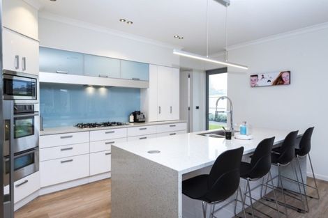 Photo of property in 43 Manor Park, Sunnyhills, Auckland, 2010