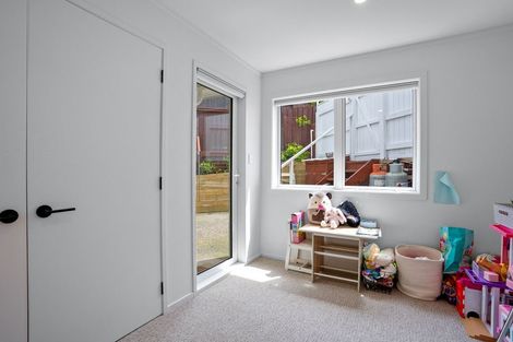 Photo of property in 7 Parr Terrace, Castor Bay, Auckland, 0620