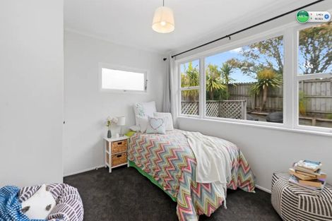 Photo of property in 54 Awaroa Road, Sunnyvale, Auckland, 0612