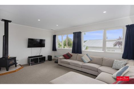 Photo of property in 9 Union Street, Hikurangi, 0114