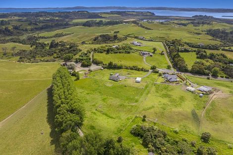 Photo of property in 47 Crosland Road, South Head, Helensville, 0874