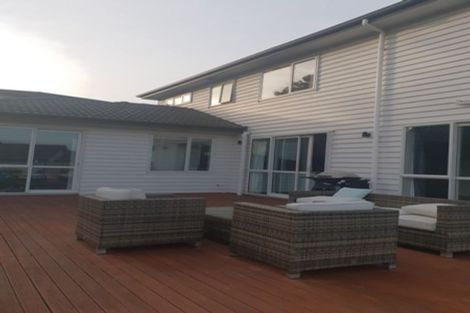 Photo of property in 106 Lake Panorama Drive, Henderson Valley, Auckland, 0612