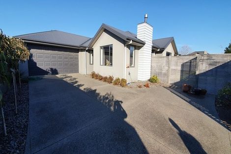 Photo of property in 29 Papaumu Green, Parklands, Christchurch, 8083
