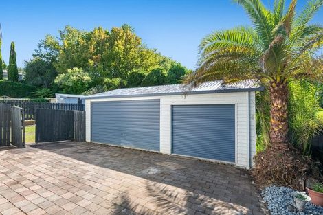 Photo of property in 39 Totaravale Drive, Totara Vale, Auckland, 0629