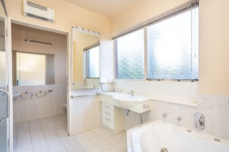 Photo of property in 64 Hamilton Avenue, Ilam, Christchurch, 8041