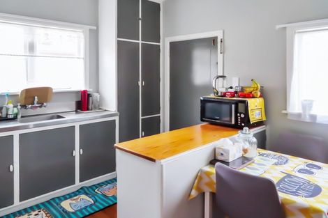 Photo of property in 17 Roberts Street, Epuni, Lower Hutt, 5011