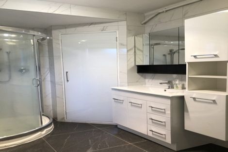 Photo of property in 5 Melia Grove, Goodwood Heights, Auckland, 2105