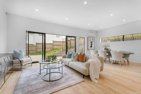 Photo of property in 10 Celestial Crescent, Orewa, 0931