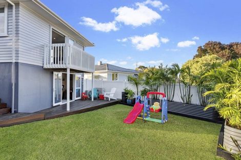 Photo of property in 11 Tahi Terrace, Glen Eden, Auckland, 0602