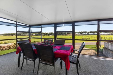 Photo of property in 18 Swinbourne Street, Waverley, 4510